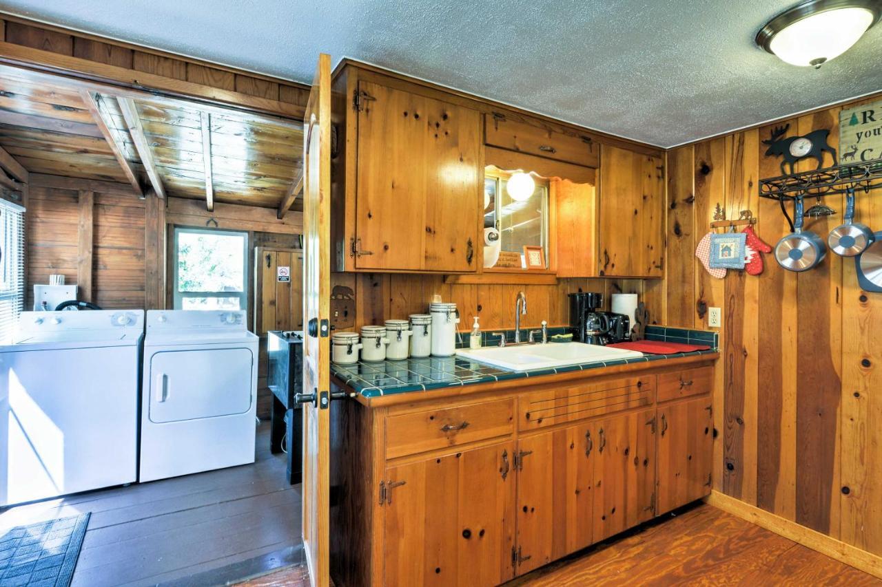 Cozy Cabin With Ac And Deck, 5 Mi To Downtown Prescottヴィラ エクステリア 写真